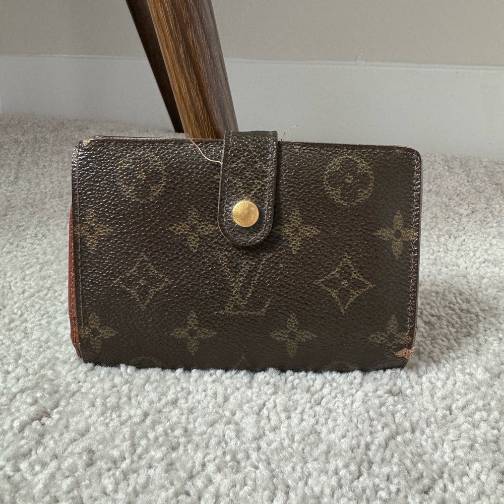 Louis Vuitton Kiss Lock Monogram Wallet - Vintage